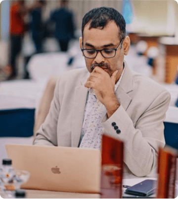Image of VASUDEV BHAT FOUNDER & CEO of the best digital development agency. With over 25 years of experience in software and website development, Vasudev Bhat is a seasoned IT professional